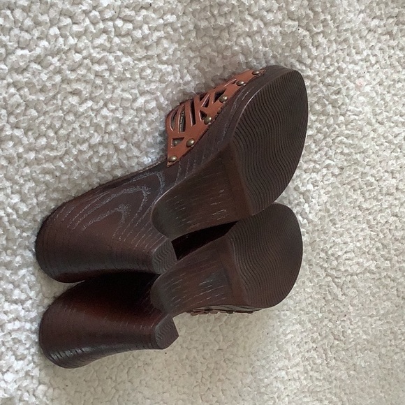 White Mountain heeled brown sandals, size 6M. - Picture 3 of 7